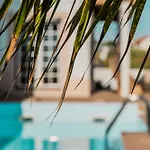 Sunrise - Retreat With Pool By